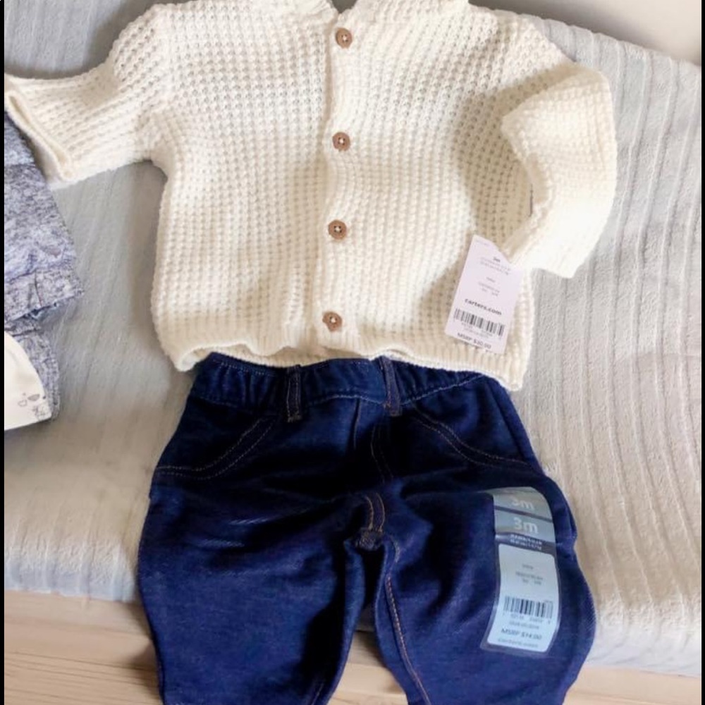 Carter’s 2-piece sweater and pants set - unisex